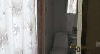 Гостиница Гостевой Дом Батайск Трехместный номер с собственной ванной комнатой-2